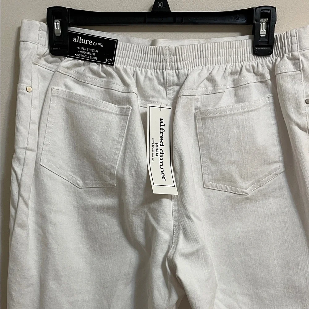 Alfred Dunner Blue Bayou White Capris with Embroidered Detail Elastic Waist 14P - Picture 9 of 14